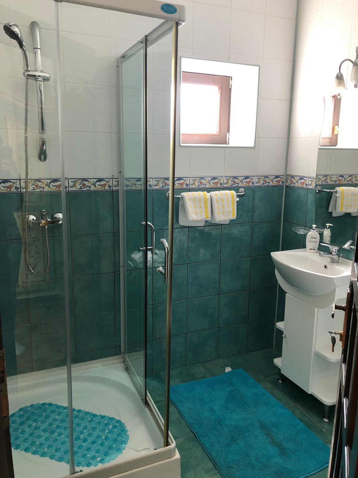 Private bathroom room 1